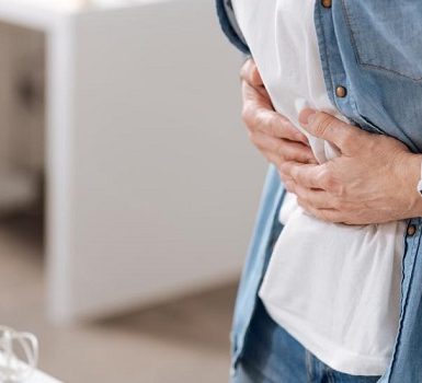 Qué causa el brote de colitis ulcerosa y cómo aliviarla