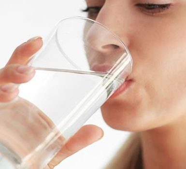 Por qué te sientes sediento cuando comes alimentos ricos en sodio