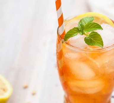 Bebidas con infusiones de frutas que puedes tomar en el camino