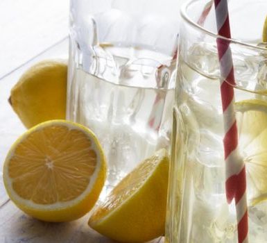 Beneficios para la salud de limón en su agua